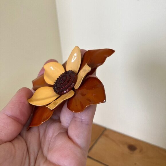 il_fullxfull.7242125570_g2es.jpg Enamelled Metal Flower Brooch Pin Vintage 1960s Yellow  Orange Floral Shape
